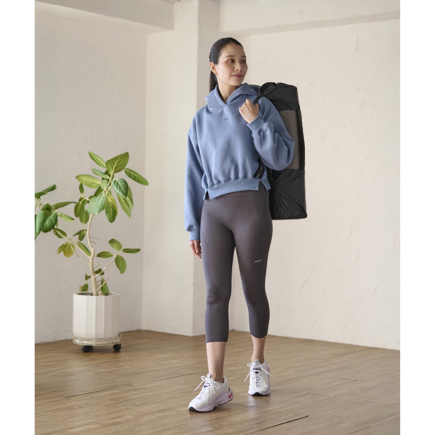 裏起毛クロップドフーディ―｜セージ｜タウンウェア｜パーカー｜スウェット｜ショート丈｜ブルー｜ALOALO（アロアロ）｜LIFE TUNING DAYS（ライフチューニングデイズ）