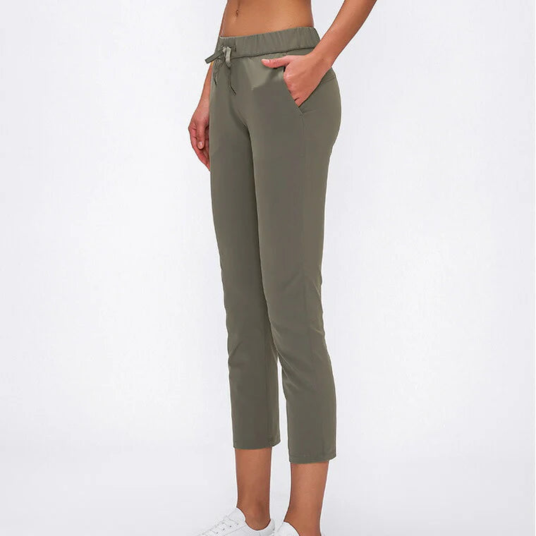 パンツr168｜スポーツウェア｜ヨガウェア｜ヨガ｜ピラティス｜イージーパンツ｜無地｜シンプル｜カーキ｜Lee.che (リーチェ) ｜LIFE TUNING DAYS（ライフチューニングデイズ）｜