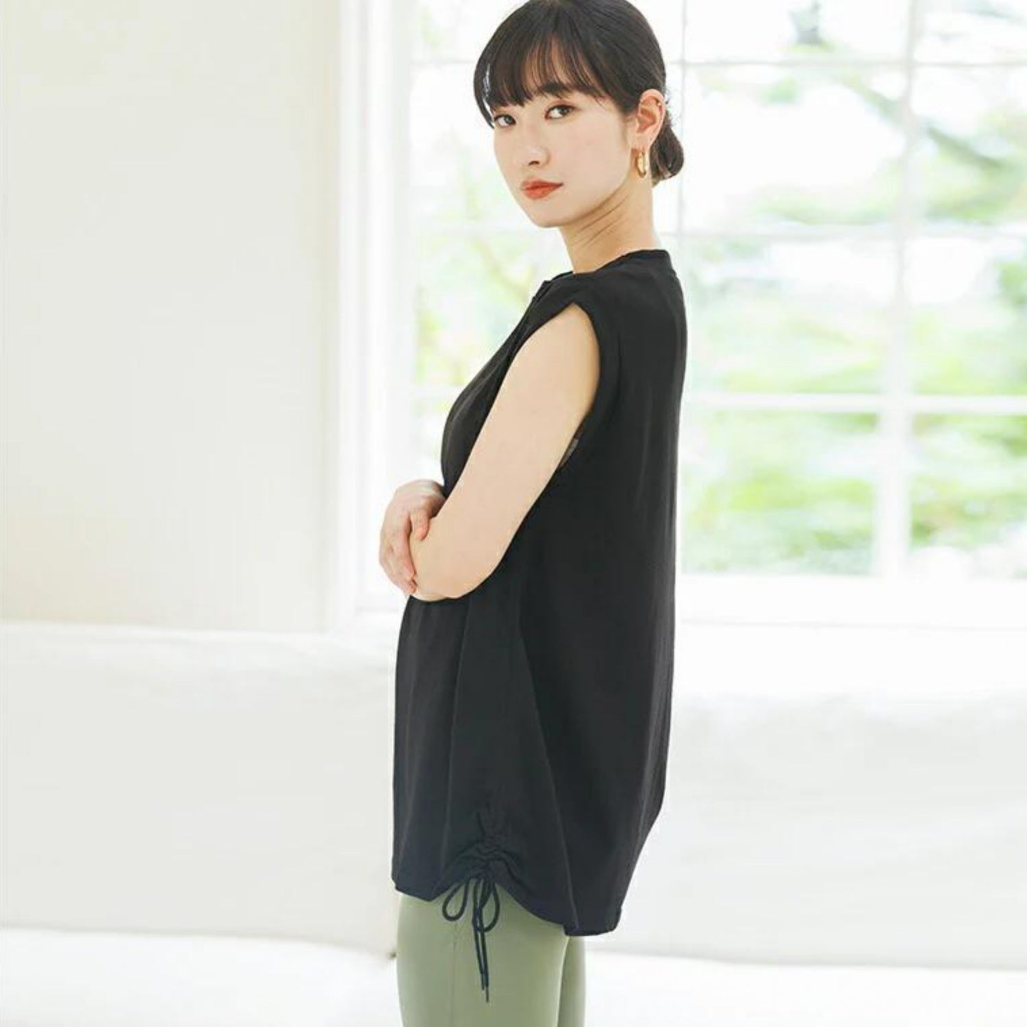 トップスsd005｜ブラック｜ノースリーブ｜チュニック丈｜体型カバー｜透けない｜タンクトップ｜Lee.che (リーチェ) ｜LIFE TUNING DAYS（ライフチューニングデイズ）｜