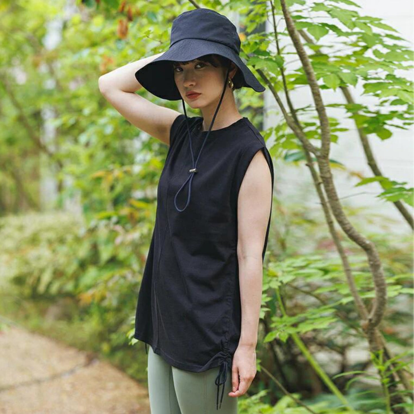 トップスsd005｜ブラック｜ノースリーブ｜チュニック丈｜体型カバー｜透けない｜タンクトップ｜Lee.che (リーチェ) ｜LIFE TUNING DAYS（ライフチューニングデイズ）｜