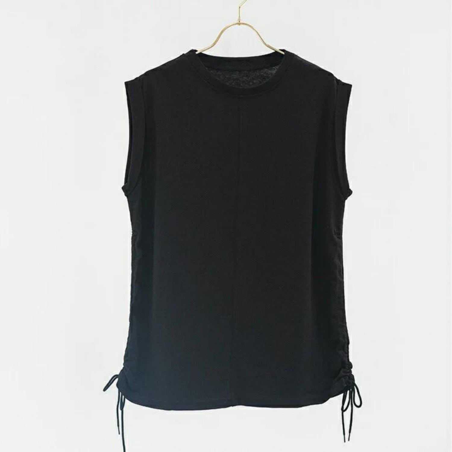 トップスsd005｜ブラック｜ノースリーブ｜チュニック丈｜体型カバー｜透けない｜タンクトップ｜Lee.che (リーチェ) ｜LIFE TUNING DAYS（ライフチューニングデイズ）｜