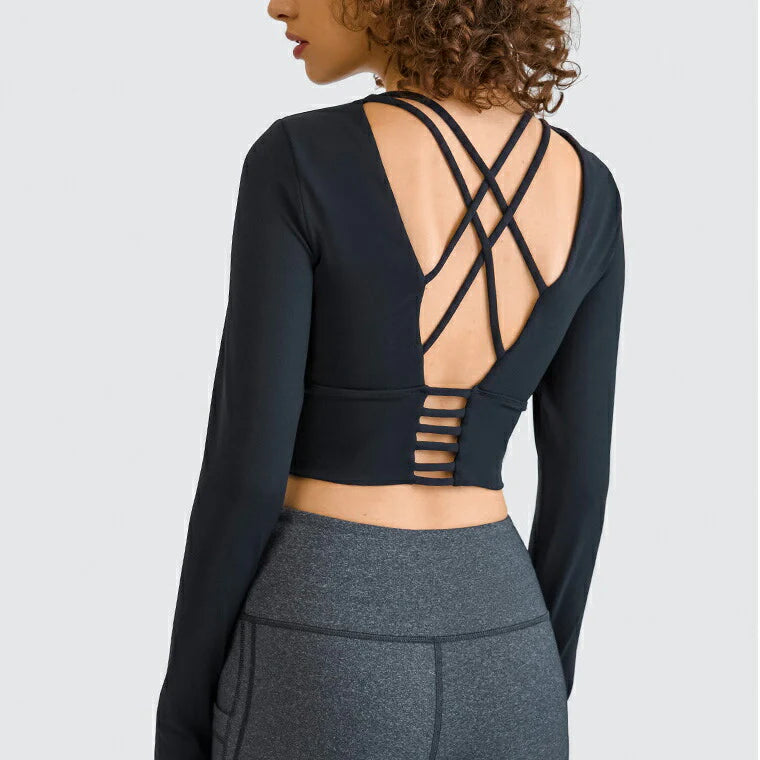 長袖カップ付きトップス t014｜スポーツウェア｜ヨガウェア｜ピラティス｜おしゃれ｜無地｜長袖｜肌見せ｜ブラック｜Lee.che (リーチェ) ｜LIFE TUNING DAYS（ライフチューニングデイズ）｜