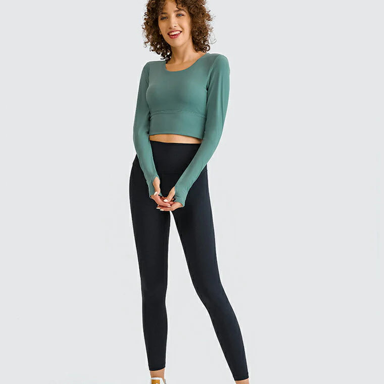 長袖カップ付きトップス t014｜スポーツウェア｜ヨガウェア｜ピラティス｜おしゃれ｜無地｜長袖｜肌見せ｜グリーン｜Lee.che (リーチェ) ｜LIFE TUNING DAYS（ライフチューニングデイズ）｜