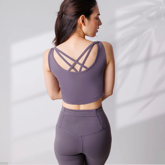 カップ付きトップスt151｜グレー｜ブラトップ｜ハーフ丈トップス｜ヨガ｜フィットネス｜シンプル｜おしゃれ｜Lee.che (リーチェ) ｜LIFE TUNING DAYS（ライフチューニングデイズ）｜