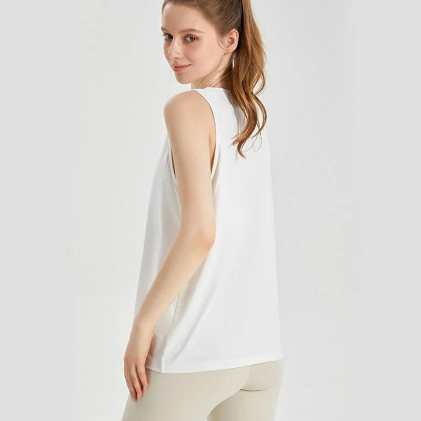 メッシュデザイントップスt040｜ホワイト｜ノースリーブ｜メッシュ｜オーバーサイズ｜薄手｜タンクトップ｜ヨガ｜スポーツ｜おしゃれ｜Lee.che (リーチェ) ｜LIFE TUNING DAYS（ライフチューニングデイズ）｜