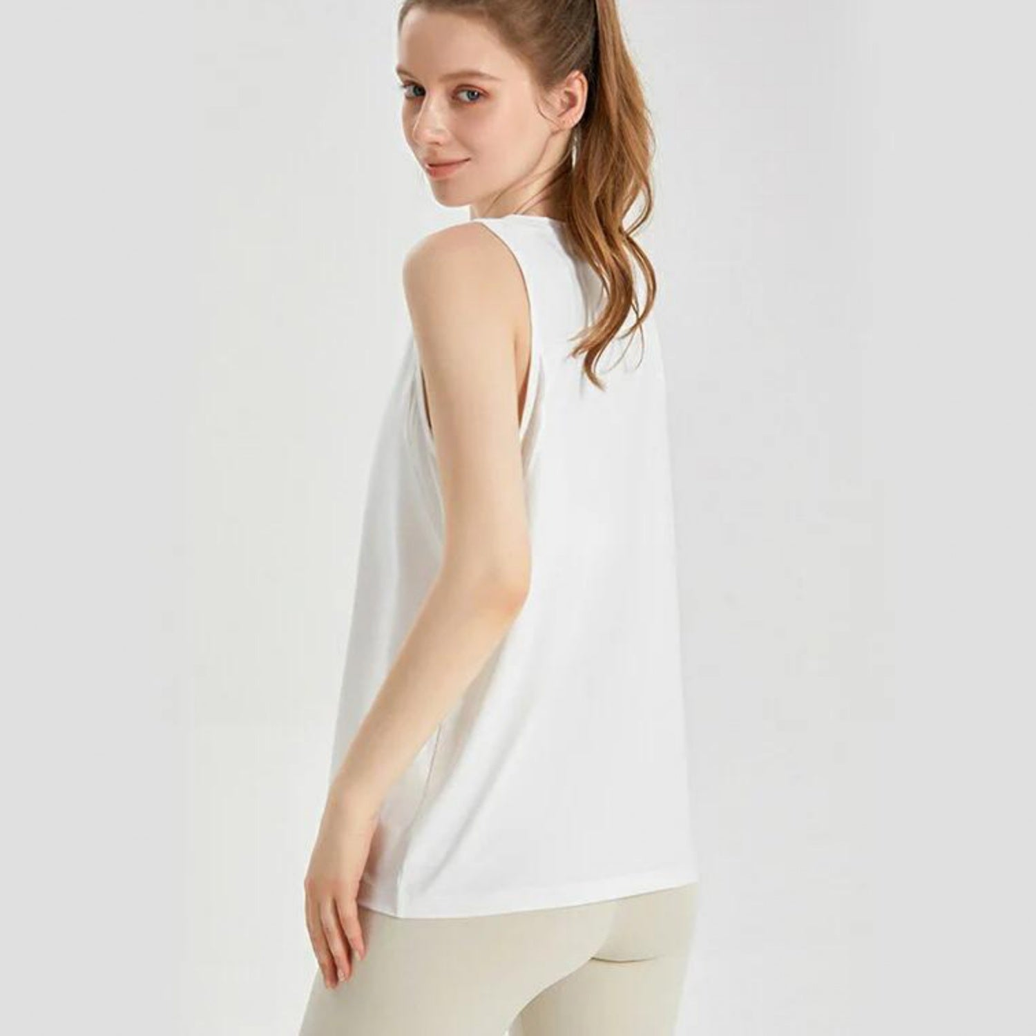 メッシュデザイントップスt040｜ホワイト｜ノースリーブ｜メッシュ｜オーバーサイズ｜薄手｜タンクトップ｜ヨガ｜スポーツ｜おしゃれ｜Lee.che (リーチェ) ｜LIFE TUNING DAYS（ライフチューニングデイズ）｜