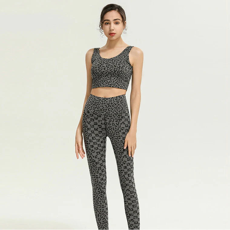 ブラトップ t223｜スポーツウェア｜ヨガウェア｜ピラティス｜おしゃれ｜かっこいい｜レオパード柄｜個性的｜ブラックレオパード｜Lee.che (リーチェ) ｜LIFE TUNING DAYS（ライフチューニングデイズ）｜