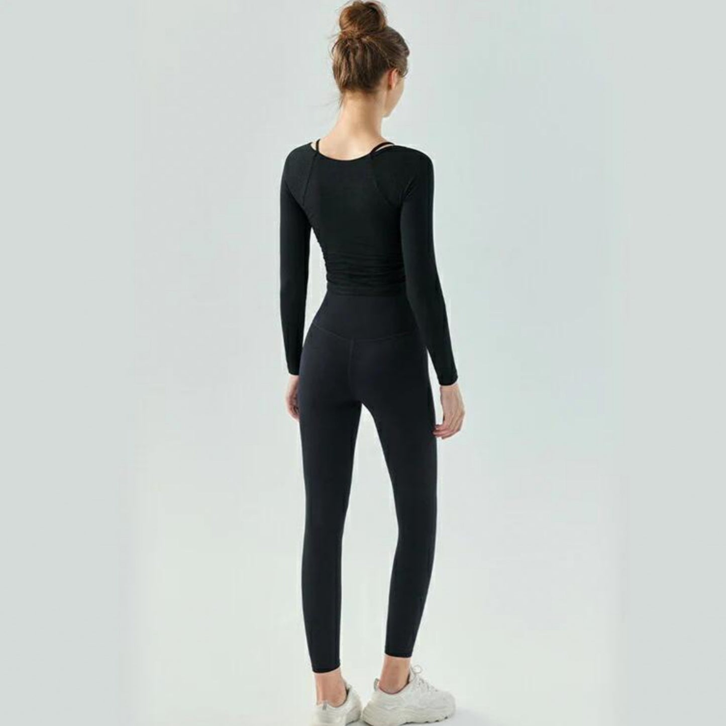 長袖カップ付きトップス t391｜ブラック｜レイヤード｜ショート丈｜無地｜リブ｜ロングスリーブ｜ヨガ｜おしゃれ｜Lee.che (リーチェ) ｜LIFE TUNING DAYS（ライフチューニングデイズ）｜