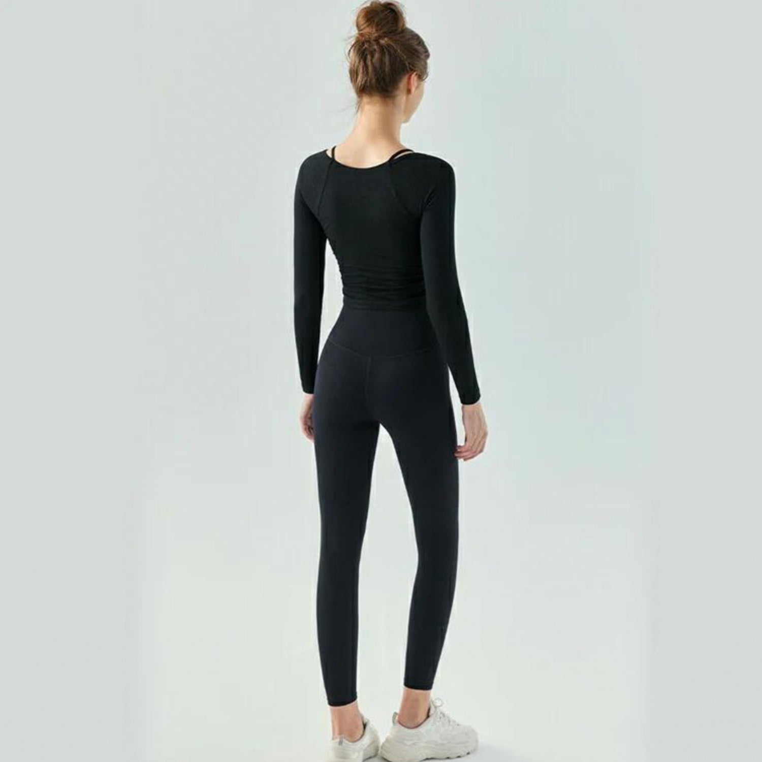 長袖カップ付きトップス t391｜ブラック｜レイヤード｜ショート丈｜無地｜リブ｜ロングスリーブ｜ヨガ｜おしゃれ｜Lee.che (リーチェ) ｜LIFE TUNING DAYS（ライフチューニングデイズ）｜