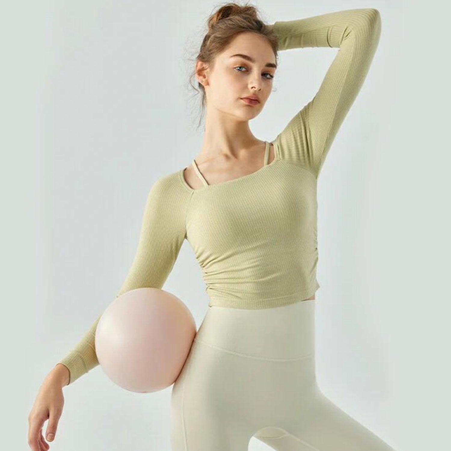 長袖カップ付きトップス t391｜ライトグリーン｜レイヤード｜ショート丈｜無地｜リブ｜ロングスリーブ｜ヨガ｜おしゃれ｜Lee.che (リーチェ) ｜LIFE TUNING DAYS（ライフチューニングデイズ）｜