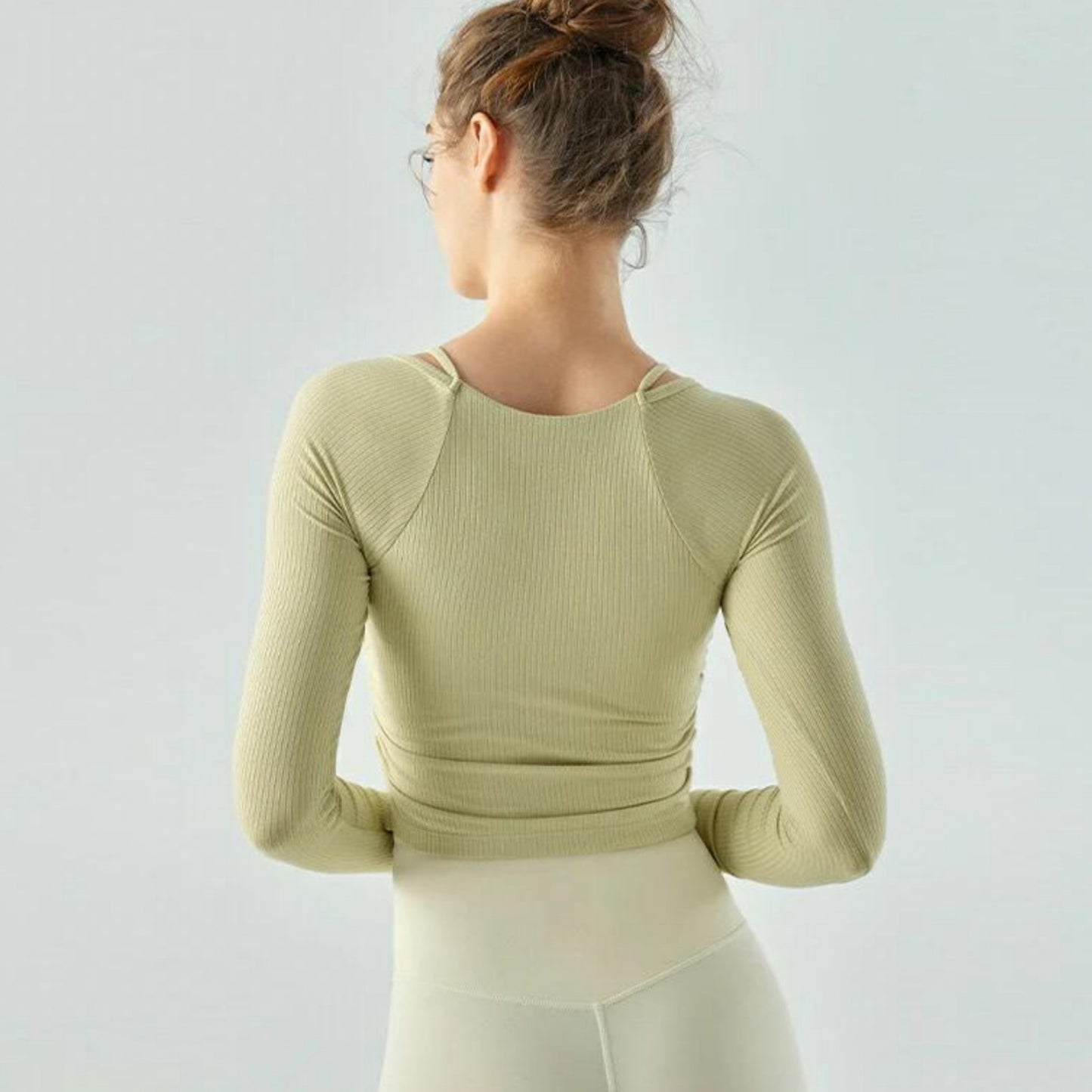 長袖カップ付きトップス t391｜ライトグリーン｜レイヤード｜ショート丈｜無地｜リブ｜ロングスリーブ｜ヨガ｜おしゃれ｜Lee.che (リーチェ) ｜LIFE TUNING DAYS（ライフチューニングデイズ）｜