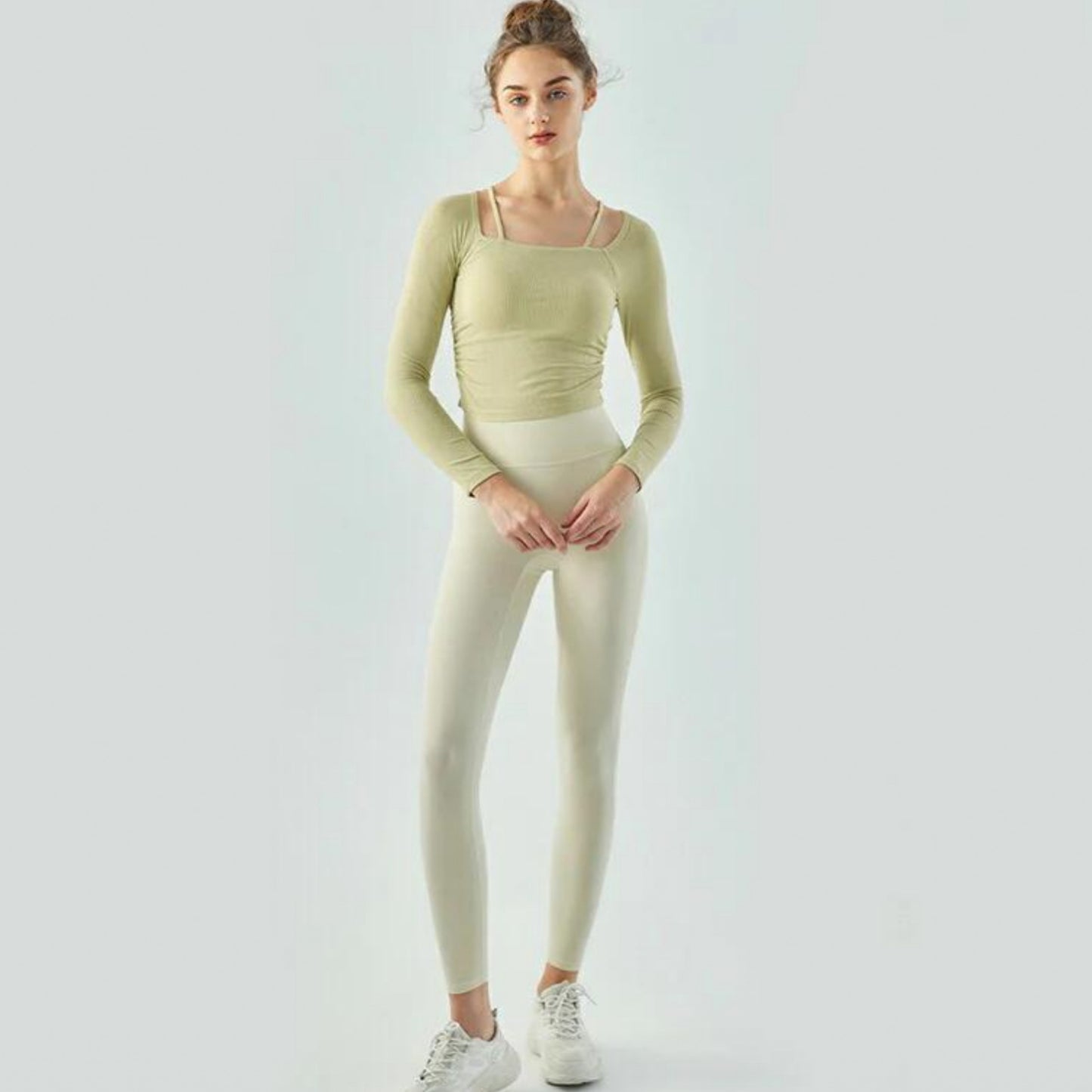 長袖カップ付きトップス t391｜ライトグリーン｜レイヤード｜ショート丈｜無地｜リブ｜ロングスリーブ｜ヨガ｜おしゃれ｜Lee.che (リーチェ) ｜LIFE TUNING DAYS（ライフチューニングデイズ）｜