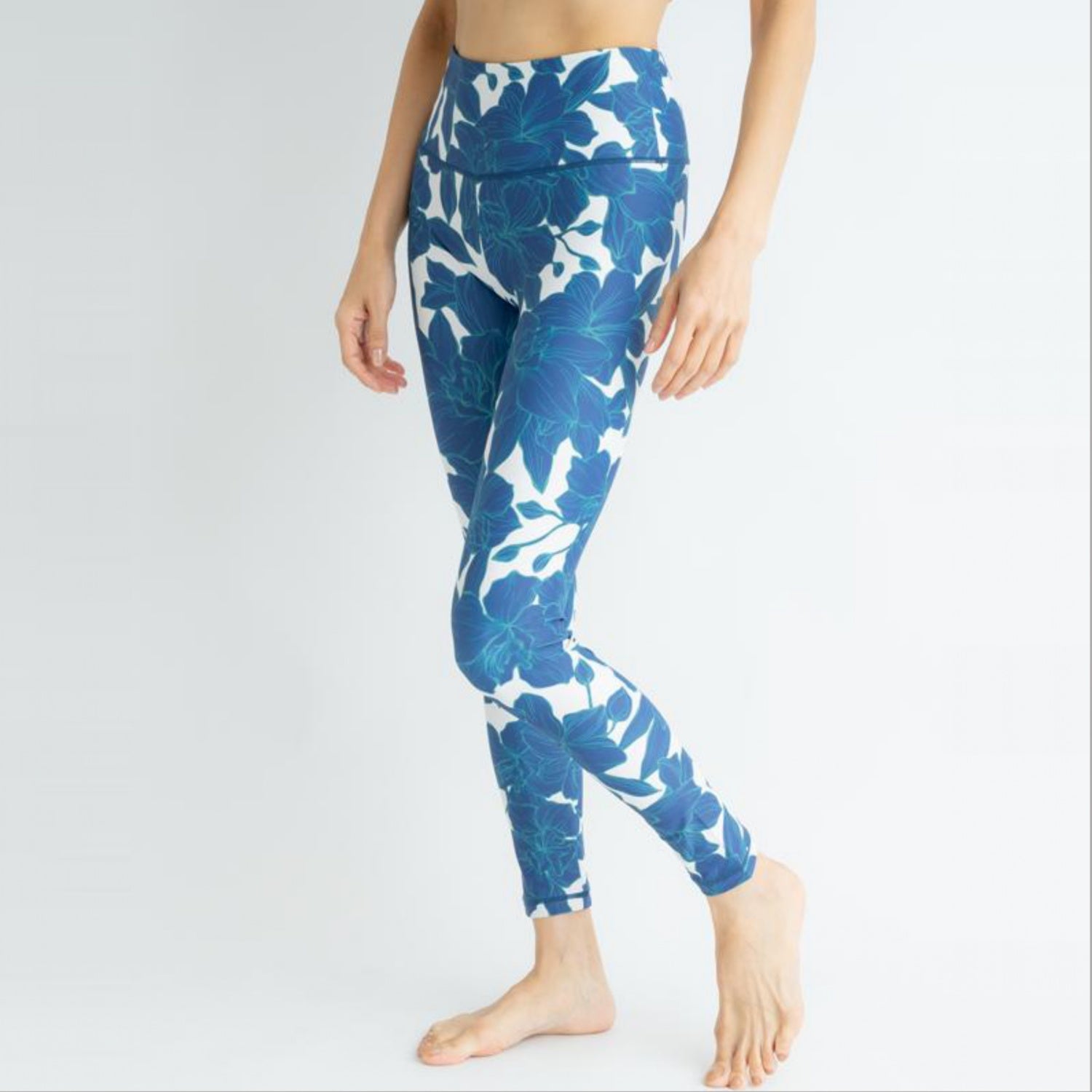 オーキッドレギンス｜ロイヤルブルー｜柄｜ヨガ｜ホットヨガ｜｜水陸両用｜プリント｜ユリ｜速乾｜Thetis Yoga Dress（テティスヨガドレス）｜LIFE TUNING DAYS（ライフチューニングデイズ）