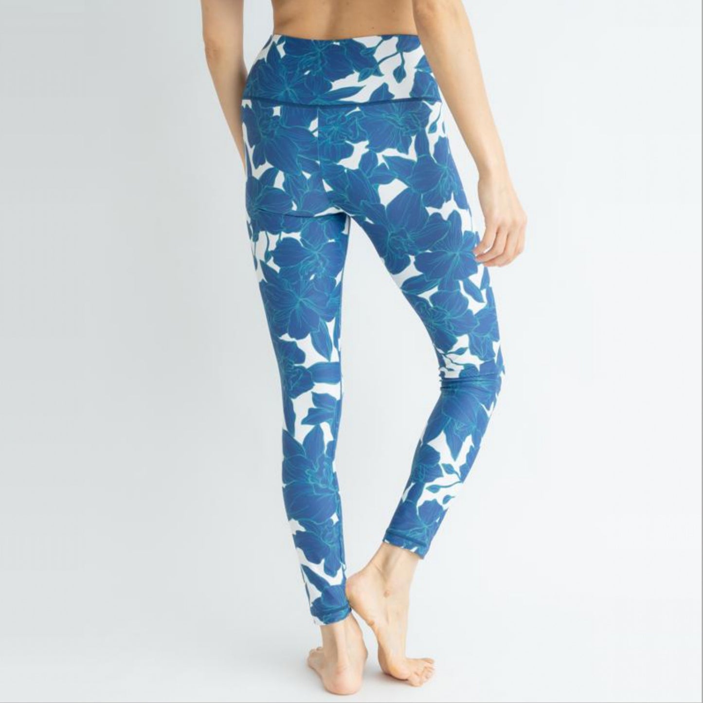 オーキッドレギンス｜ロイヤルブルー｜柄｜ヨガ｜ホットヨガ｜｜水陸両用｜プリント｜ユリ｜速乾｜Thetis Yoga Dress（テティスヨガドレス）｜LIFE TUNING DAYS（ライフチューニングデイズ）